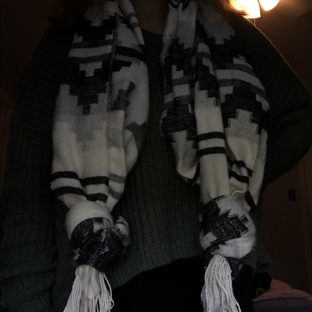 Black and white design scarf